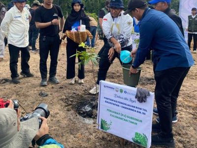 Kegiatan Penanaman 1000 pohon di Tol Balikpapan - Samarinda.(Foto:RRI Samarinda/Sebi)